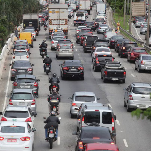 PL prevê regularização de transporte de passageiros por motociclistas de aplicativo